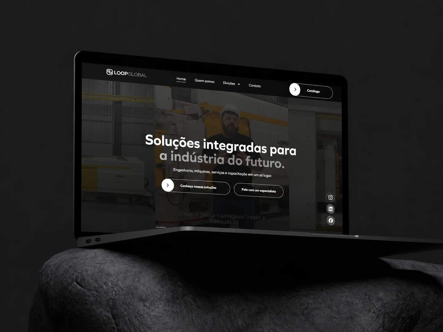 Novo site da LoopGlobal aberto em um notebook